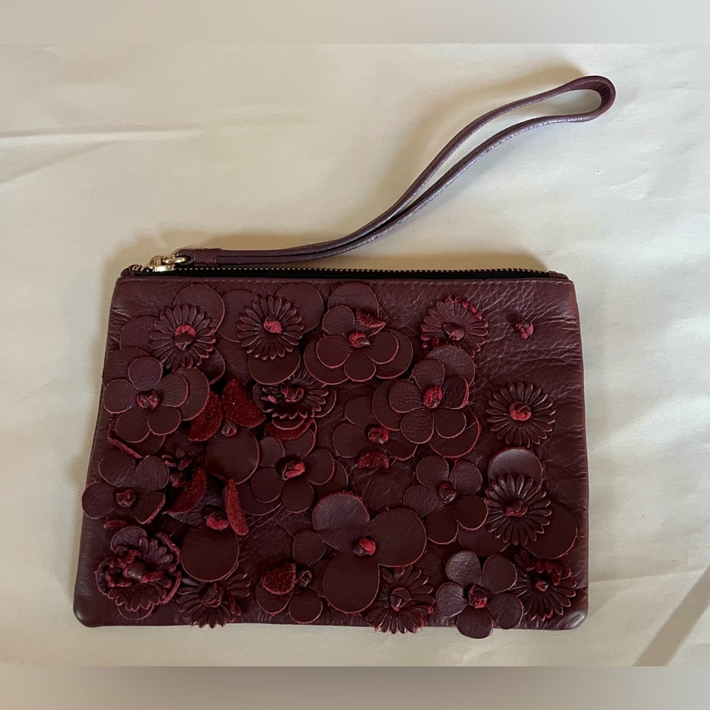 Punto Fibbia Italian Made 3D Floral Burgandy Leather Wristlet/Bag